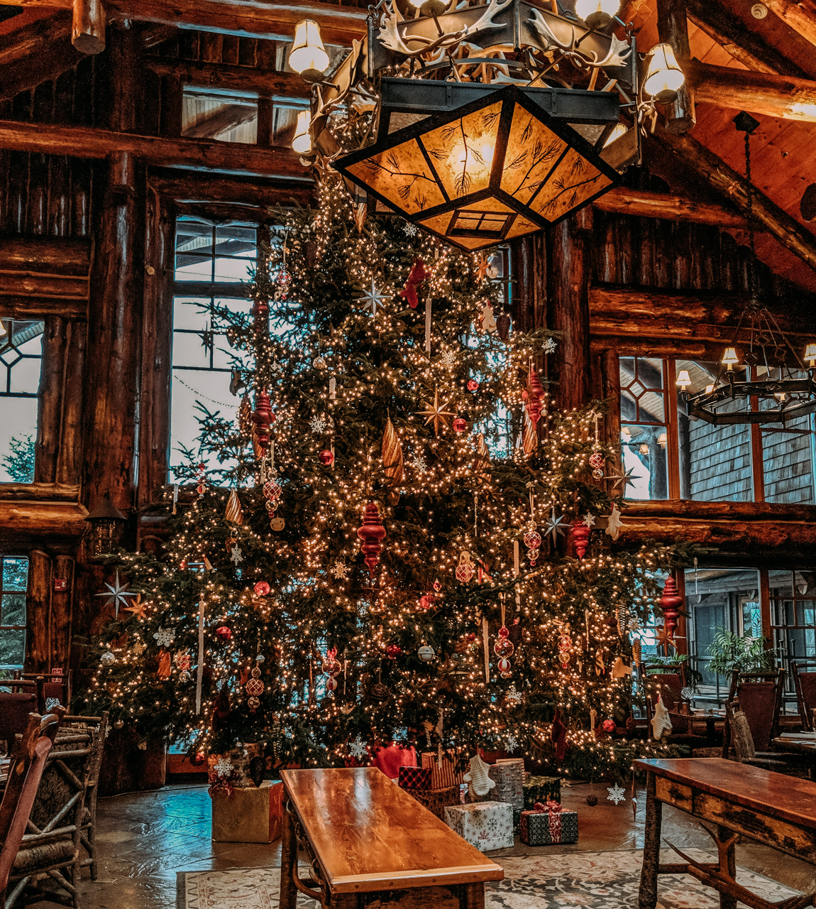 https://shannonshipman.com/whiteface-lodge-lake-placid-review-christmas/whiteface-lodge-37/