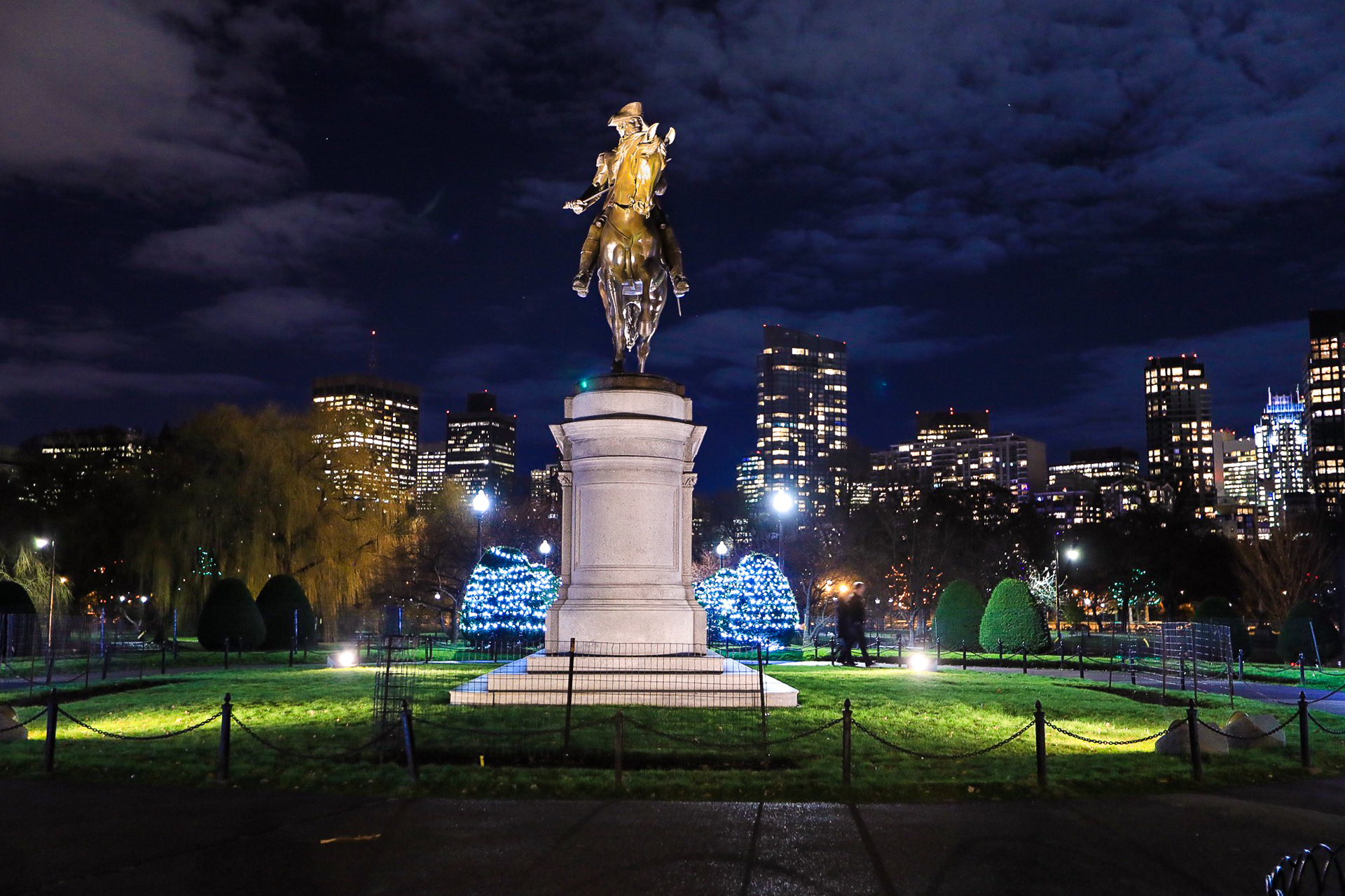 It's Christmas Time in the City | The Holidays in Boston | It's Christmas in Boston featured by top Boston travel blog Sunny Coastlines