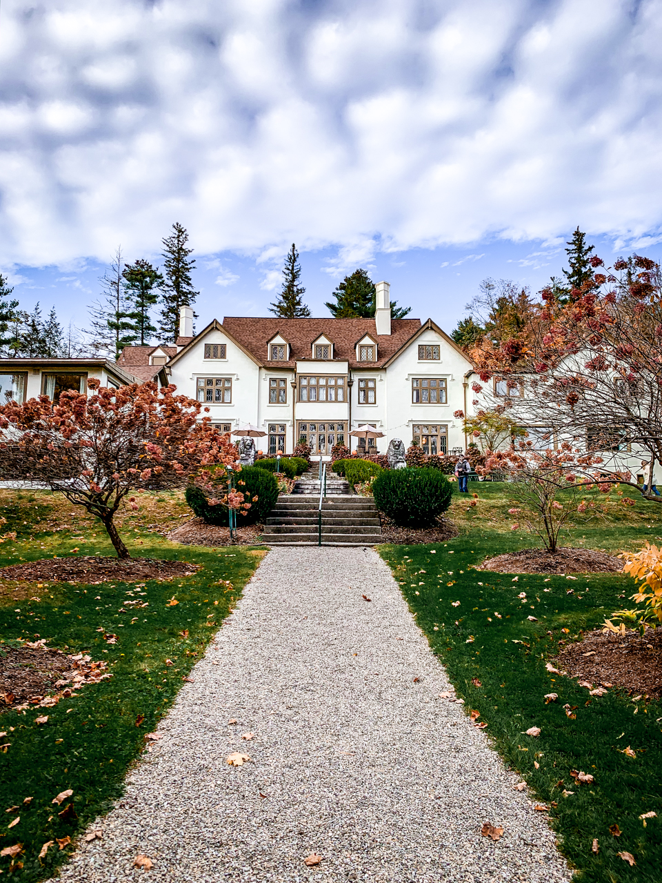 Seven Hills Inn Review featured by top New England travel photographer and blogger, Shannon Shipman.